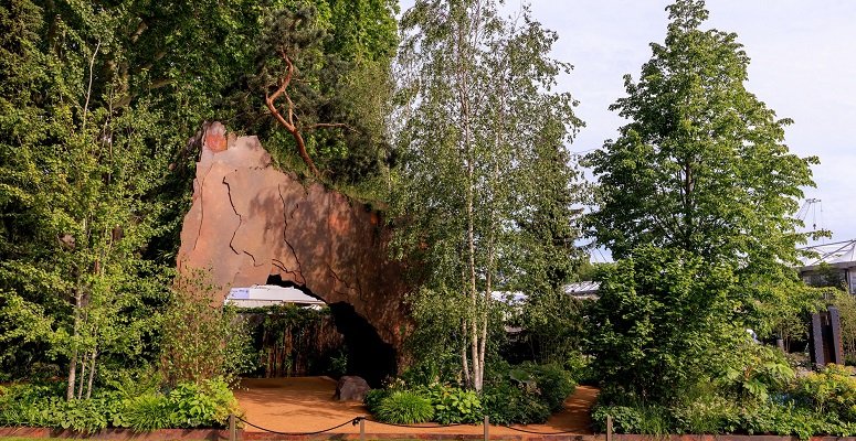 MEDITE SMARTPLY donates medal winning Chelsea garden to charity
