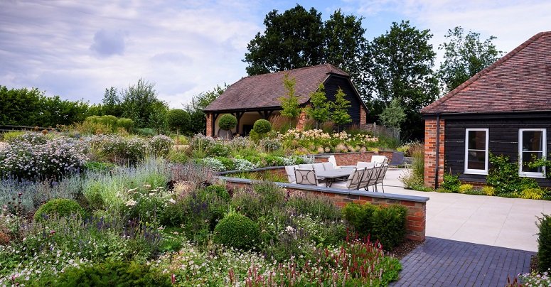 Simply Green Landscapes & Andrea Newill Garden Design crowned Supreme Winners at the APL Awards 2022